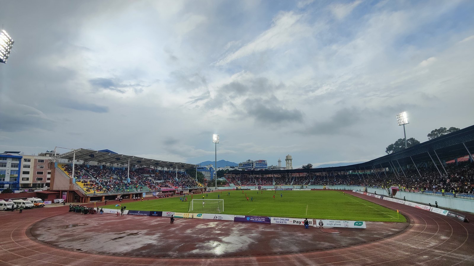 Jalkapallostadion MM-kisojen pudotuspeliottelussa, kuvituskuva