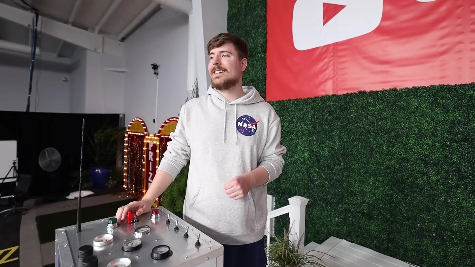 MrBeastin eli Jimmy Donaldsonin valokuva; tubettaja juhli salahäitään Necker-saarella