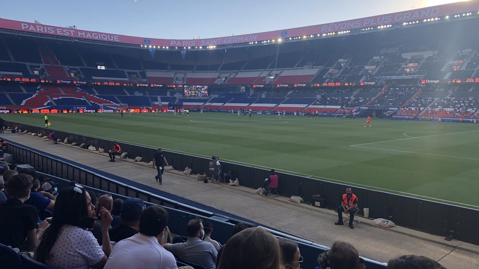 PSG sinetöi Ranskan mestaruuden — Ligue 1 -kausi päättyy mestarin pokaalille